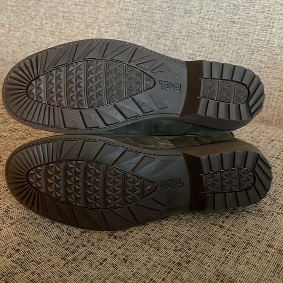 Teva Ellery Green and Brown Two-Tone Bootie Size 7.5 - Picture 9 of 10